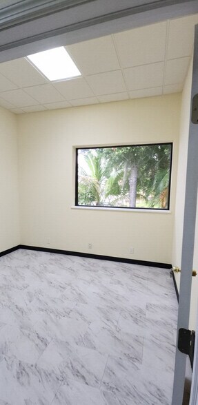 More Photos Of 3120-3131 E Riverside Dr, Fort Myers Flex For Sale