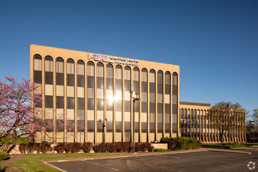 More Photos Of 2340 S River Rd, Des Plaines Office For Lease