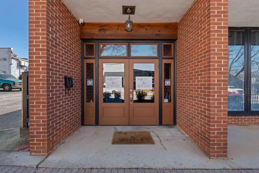 More Photos Of 48 Griffin St, McDonough Storefront For Sale