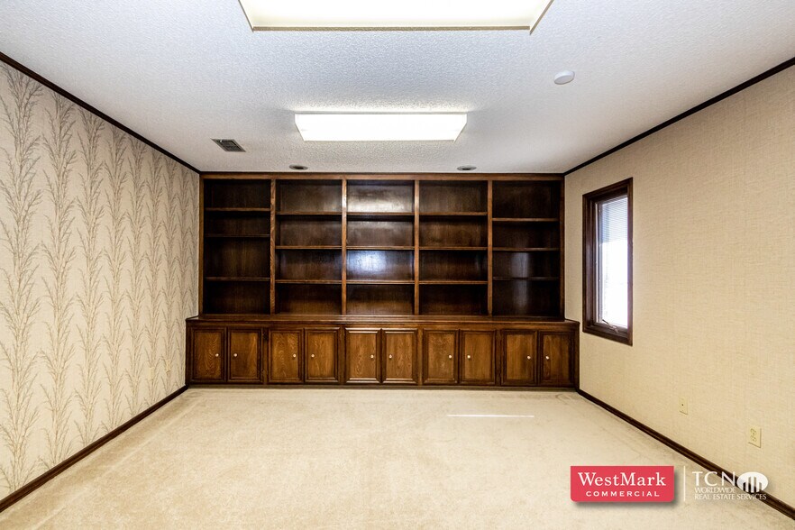 More Photos Of 4010 21st St, Lubbock Office For Lease