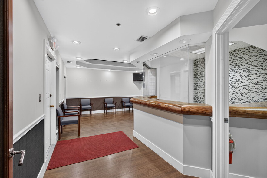 More Photos Of 3355 Burns Rd, Palm Beach Gardens Medical For Lease