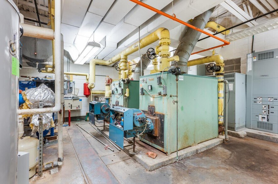 More Photos Of 1800 Harrodsburg Rd, Lexington Flex For Sale