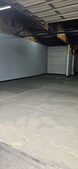 More Photos Of 400 Railroad St, Pittsburgh Warehouse For Lease