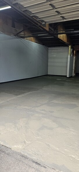 More Photos Of 400 Railroad St, Pittsburgh Warehouse For Lease