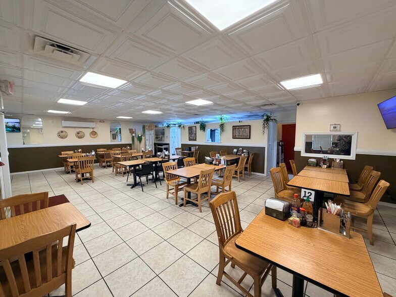 More Photos Of 8147 Navarre Pky, Navarre Flex For Sale