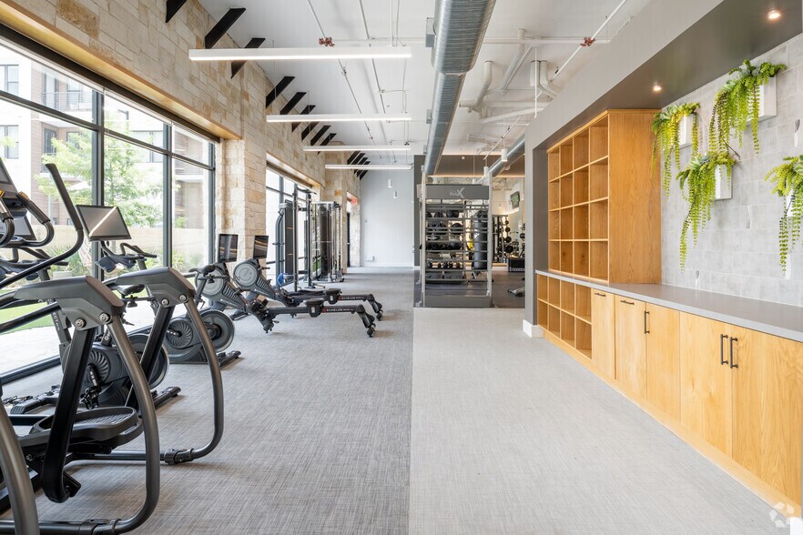 More Photos Of 5100 Bolm Rd, Austin Apartments For Lease