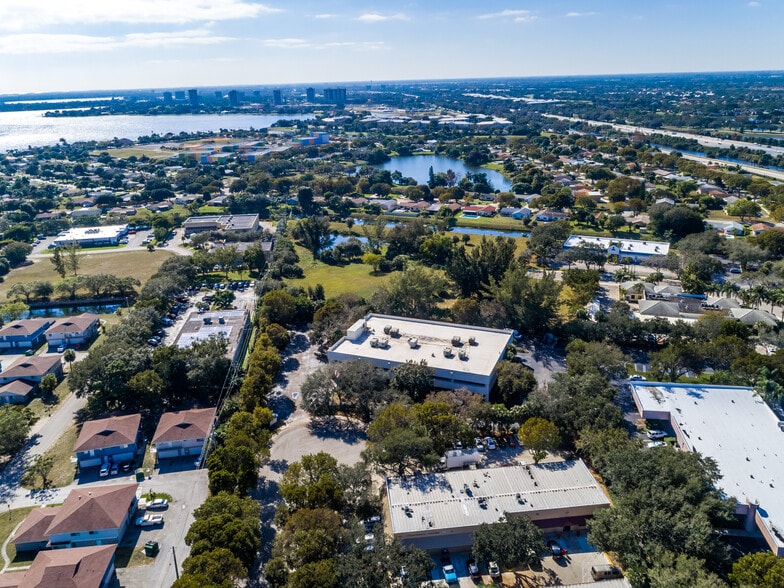 More Photos Of 4431 Embarcadero Dr, West Palm Beach Office For Sale