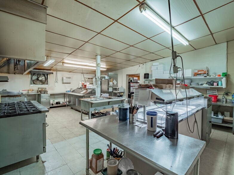 More Photos Of 424 N Texas St, De Leon Restaurant For Sale