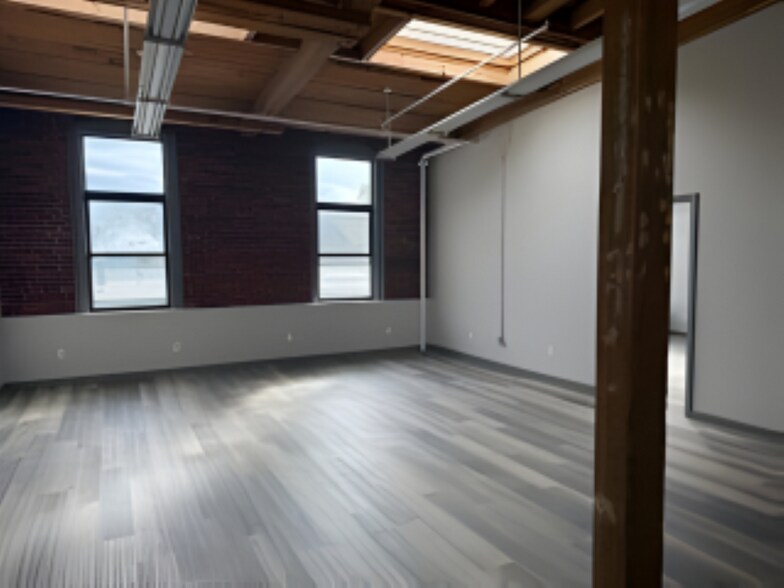 More Photos Of 60 Pine St, Methuen Light Manufacturing For Lease