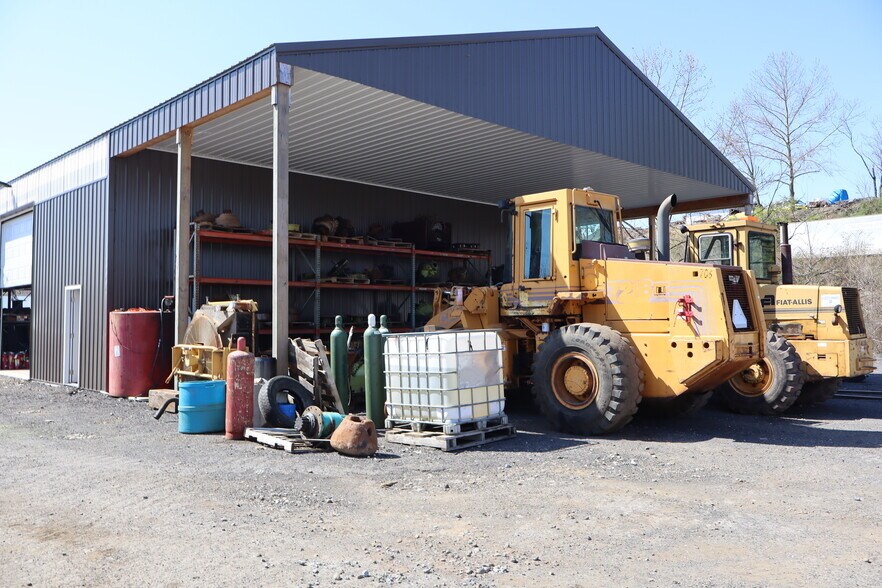More Photos Of Catasauqua Ave., Whitehall Warehouse For Lease