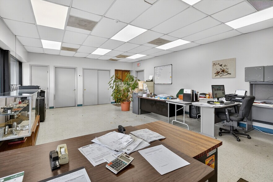 More Photos Of 808 Hicks Dr, Elburn Industrial For Sale