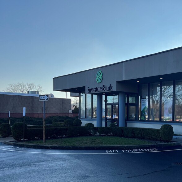 Primary Photo Of 1174 Jericho Tpke, Commack Bank For Lease