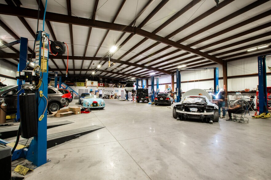 More Photos Of 5080 Rivers Ave, North Charleston Showroom For Sale