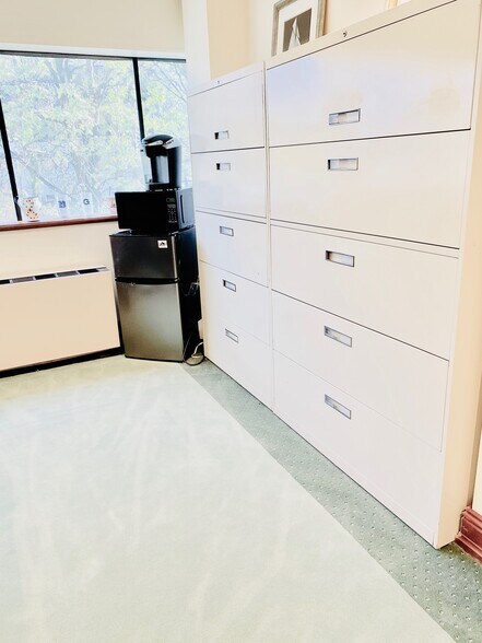 More Photos Of 67 Holly Hill Ln, Greenwich Office For Sale