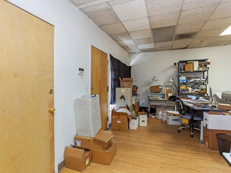 More Photos Of 4708-4710 W Magnolia Blvd., Burbank General Retail For Sale