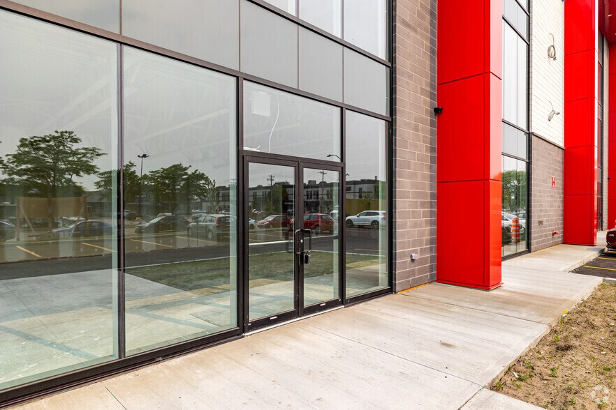 More Photos Of 5965-5995 Boul Des Grandes-Prairies, Saint-leonard Industrial For Lease