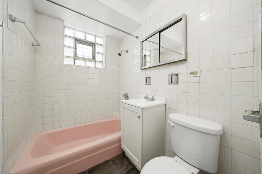 More Photos Of 1049 W Vermont Ave, Calumet Park Apartments For Sale