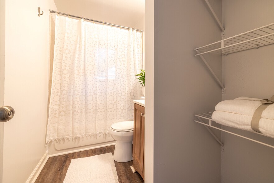 More Photos Of 340-352 Dixie Hills Cir, Atlanta Apartments For Sale