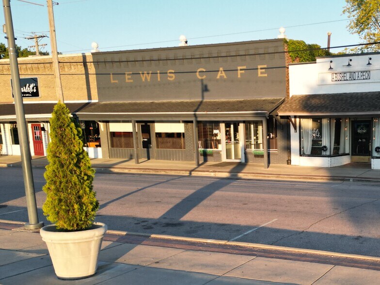 More Photos Of 145 S Main St, Saint Clair Storefront For Sale