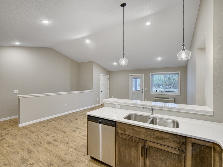 More Photos Of 102 Ridge Rd, Osceola Apartments For Sale