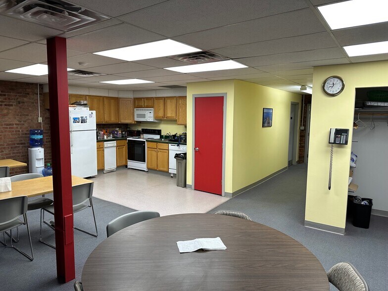 More Photos Of 124 Sheridan Ave, Albany Manufacturing For Sale