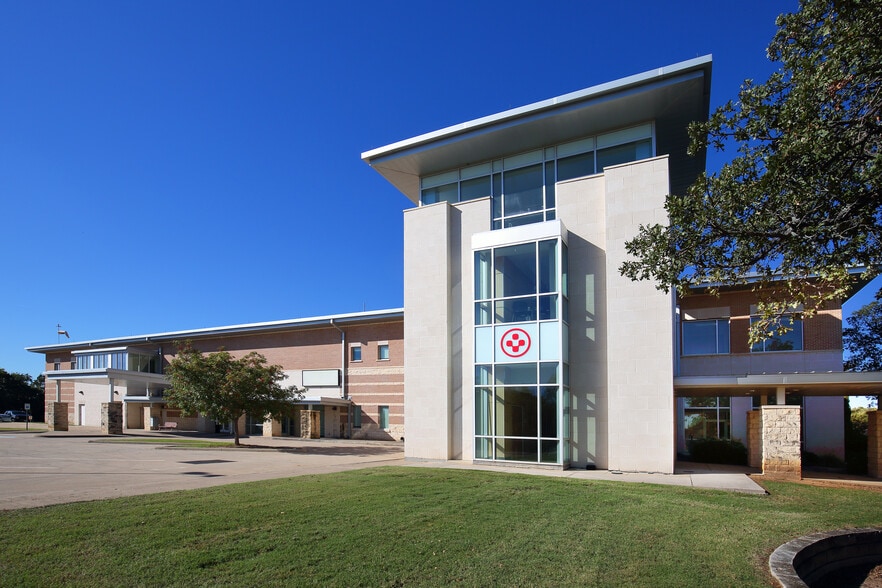 More Photos Of 1905 Doctors Hospital Dr, Bridgeport Healthcare For Sale