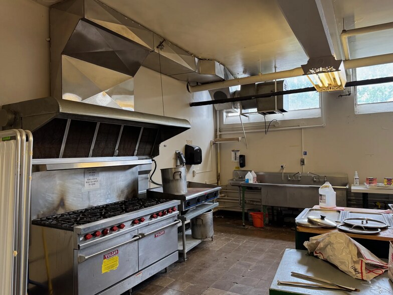 More Photos Of 89 E Genesee St, Auburn Flex For Sale