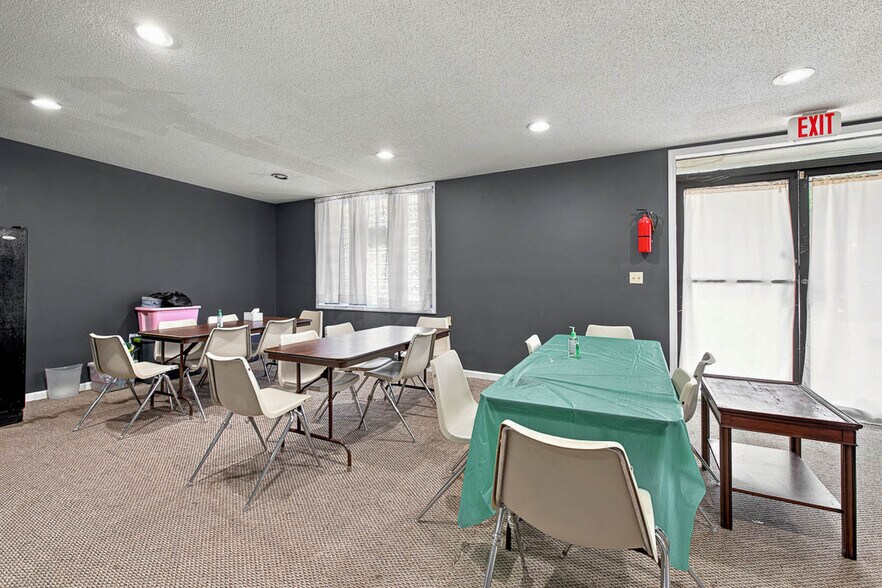 More Photos Of 2625 Reynolds St, Brunswick Flex For Sale