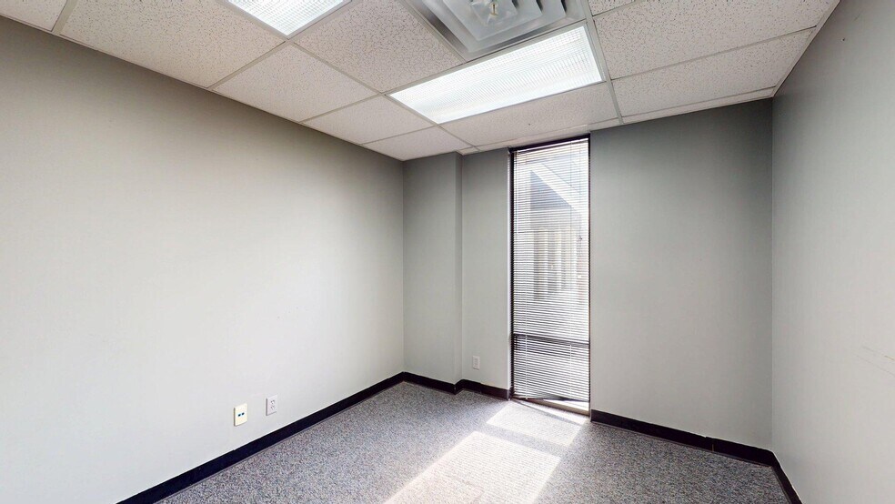 More Photos Of 2109 N Yellowood Ave, Broken Arrow Light Distribution For Lease