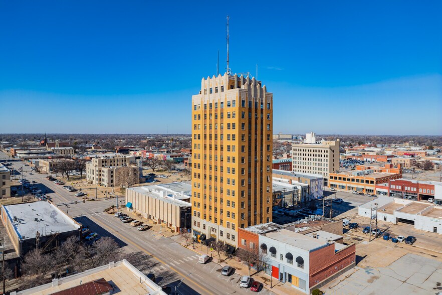 Primary Photo Of 114 E Broadway Ave, Enid Apartments For Lease