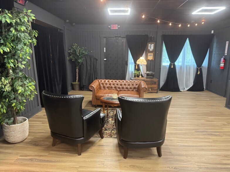 More Photos Of 32400 Geneva Rd, Salem General Retail For Sale