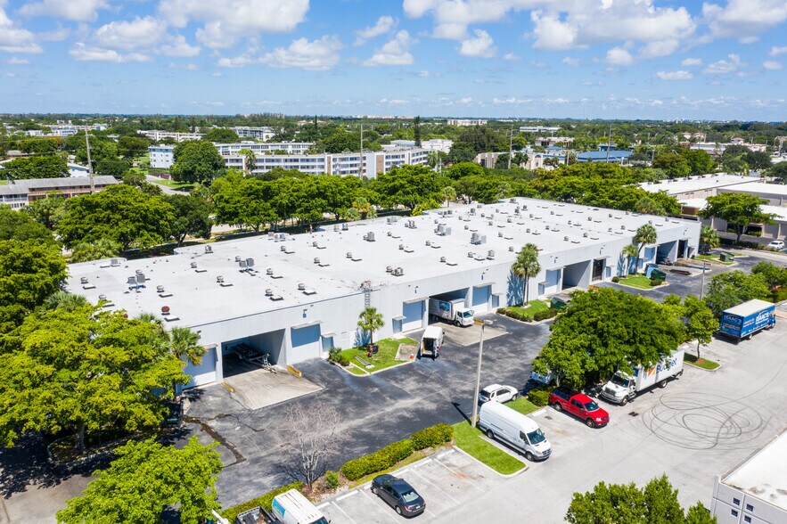 More Photos Of 312-384 S Military Trl, Deerfield Beach Light Distribution For Lease