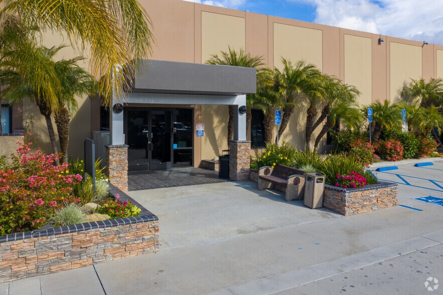 More Photos Of 45 W Easy St, Simi Valley Warehouse For Lease