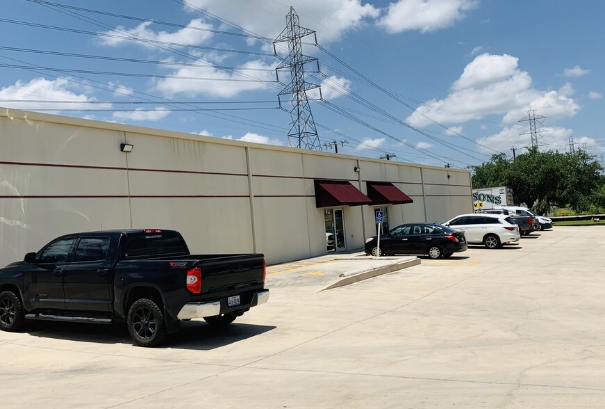 More Photos Of 13409 Western Oak Dr, San Antonio Warehouse For Lease