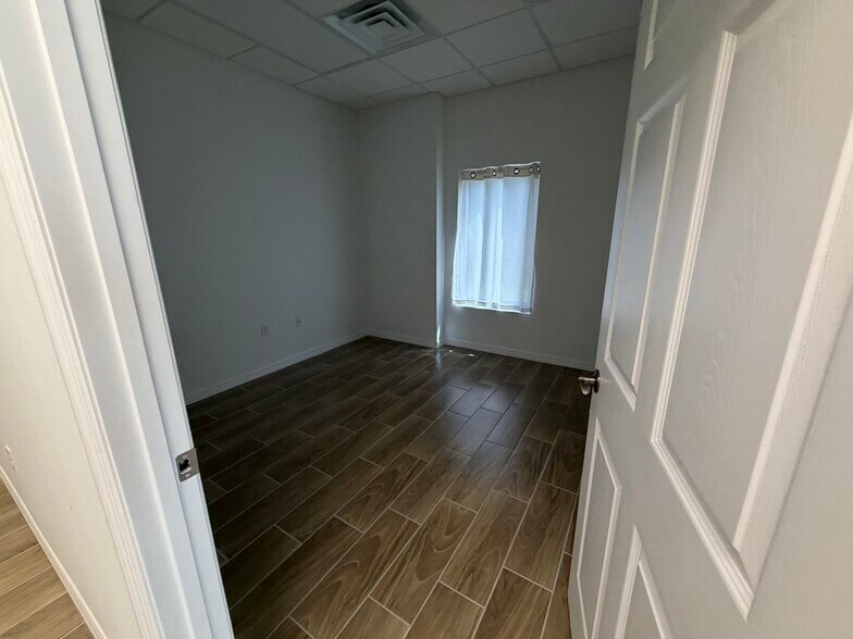 More Photos Of 1850 Whitfield Ave, Sarasota Industrial For Lease