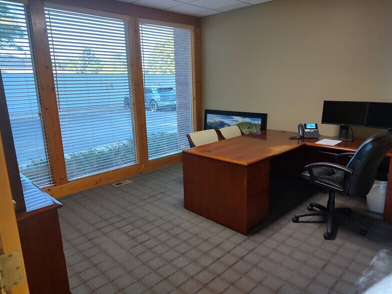 More Photos Of 1073 N Lincoln Ave, Loveland Office For Sale