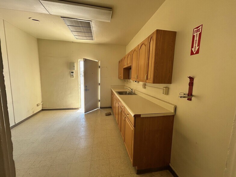 More Photos Of 138 S 8th St, Brawley Storefront Retail Office For Sale