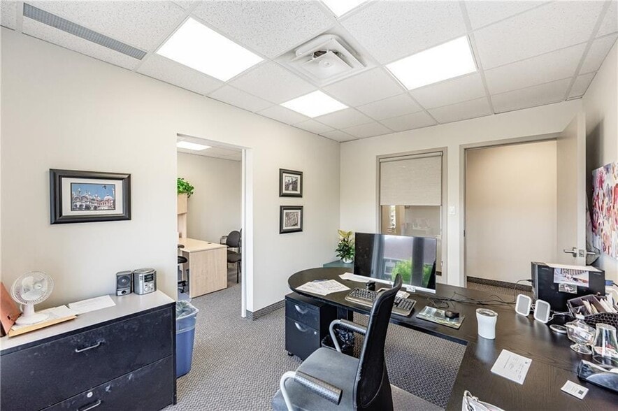 More Photos Of 2904 South Sheridan Way, Oakville Medical For Lease