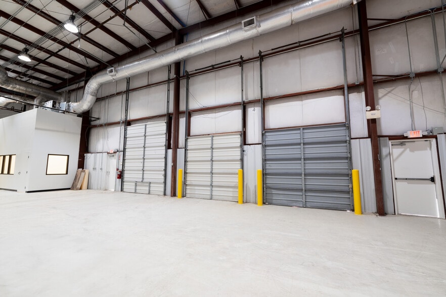 More Photos Of 415 Jessen Ln, Charleston Warehouse For Lease