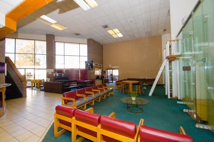 More Photos Of 754 Beaver Ruin Rd NW, Lilburn Freestanding For Lease