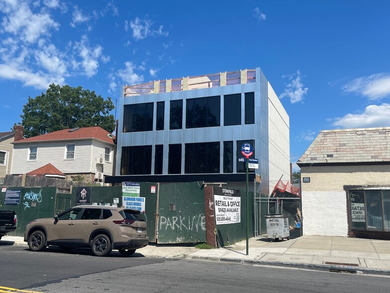 Primary Photo Of 7559 188th St, Fresh Meadows Medical For Lease