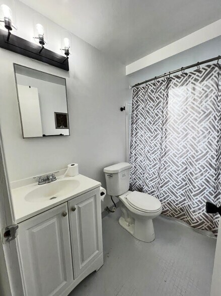 More Photos Of 1630 N Pontiac Trl, Walled Lake Apartments For Sale