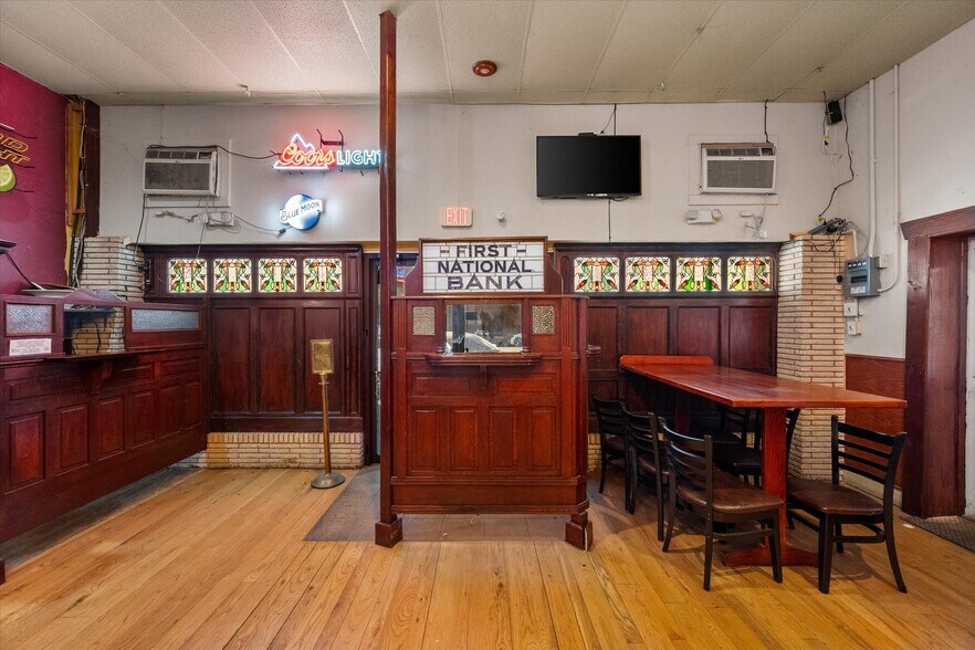 More Photos Of 107 S Beaton St, Corsicana Storefront For Sale