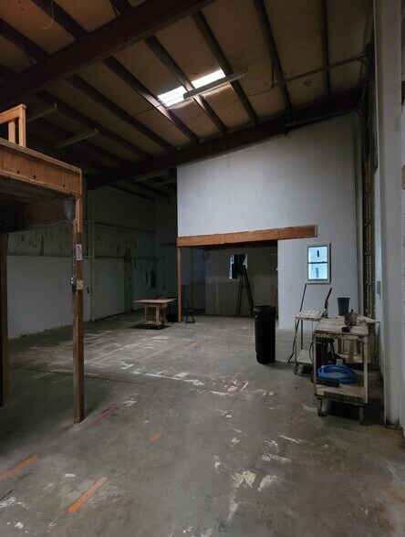 More Photos Of 809 Professional Pl W, Chesapeake Light Manufacturing For Sale