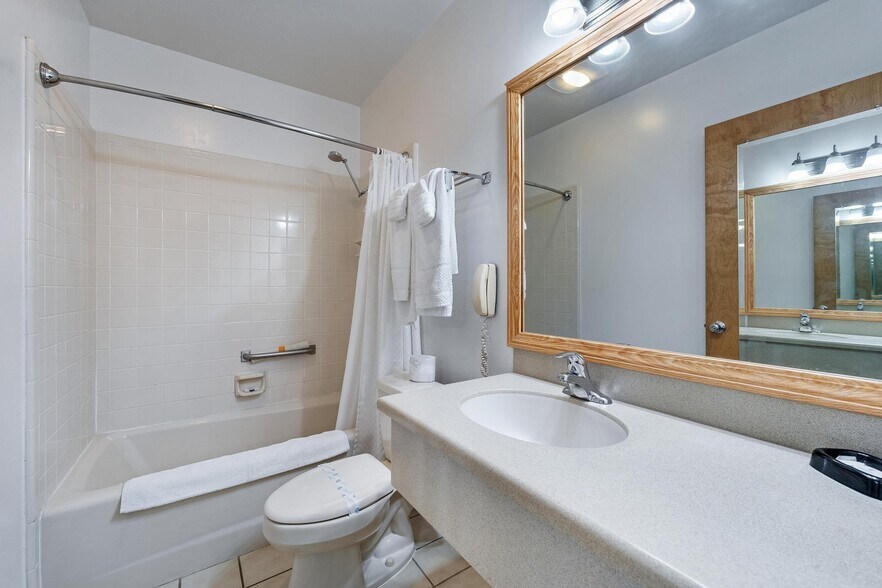 More Photos Of 423 W Main St, Vernal Hotel For Sale