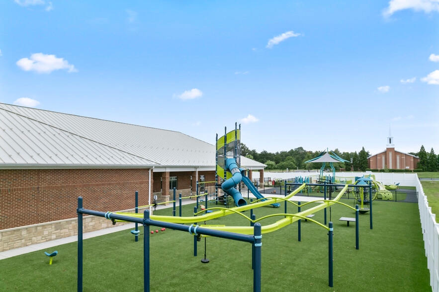 More Photos Of 42525 Tall Cedars Pkwy, Chantilly Schools For Lease