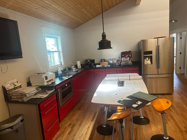 More Photos Of 1320 Haywood Rd, Greenville Office For Sale