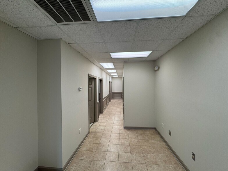 More Photos Of 107 Southern Blvd, Savannah Office For Lease