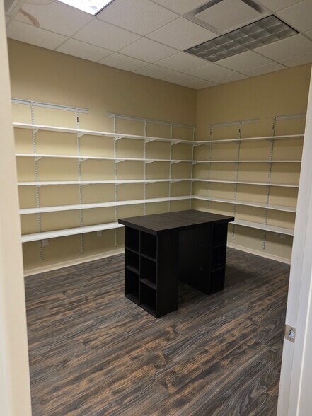 More Photos Of 5334 Primrose Lake Cir, Tampa Office For Lease