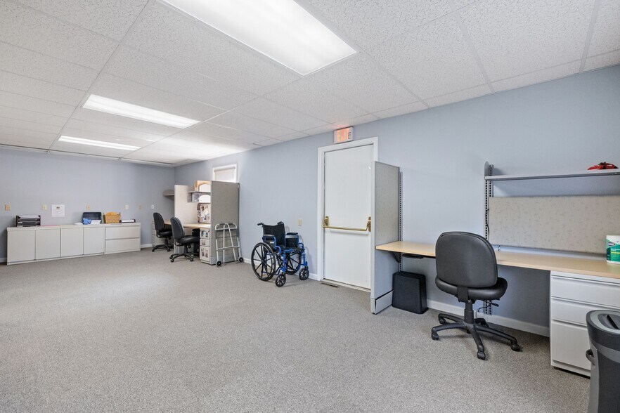 More Photos Of 214 Lake St, Bristol Office For Sale